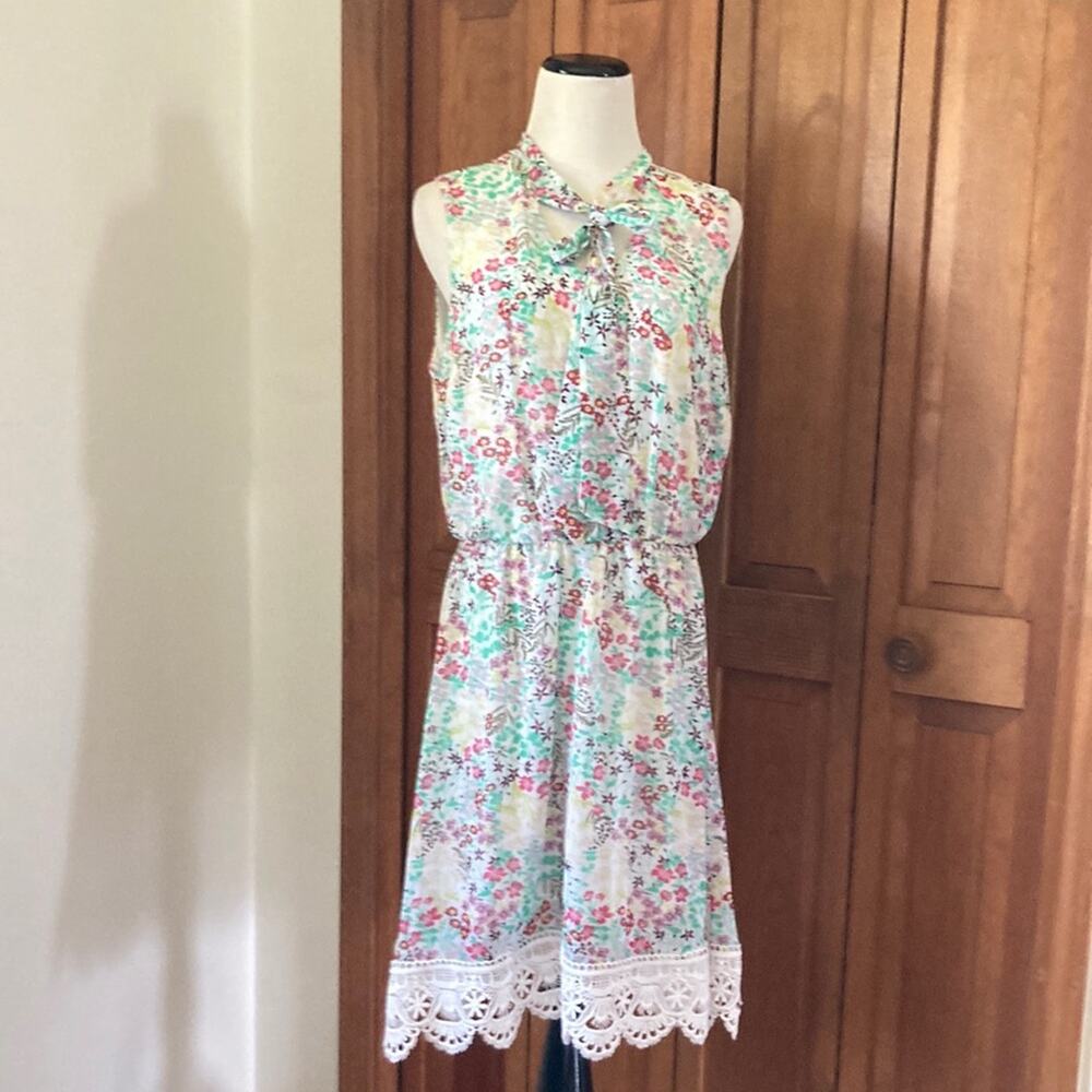 New York & Co Floral Chiffon Pullover Dress W/Neck Tie, Size M
